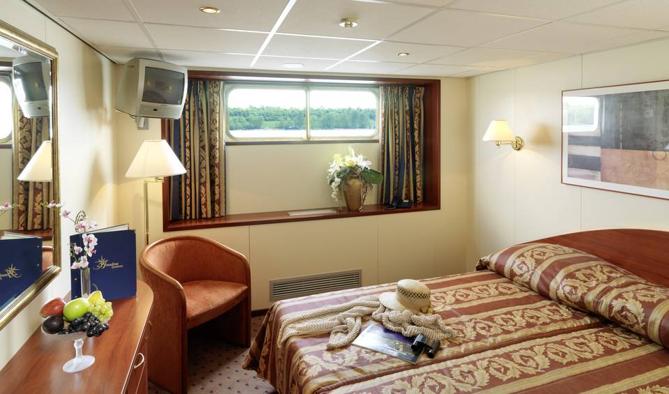 Amadeus Symphony C-1 Cabin.jpg